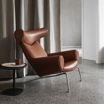 Fredericia Furniture Wegner Ox Chair 1000 Lænestol, Læder Cera 905, Russet Brown set i en stue