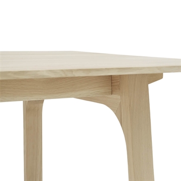 Muuto Earnest Extendable Table 205 x 100 - Oiled Oak close up