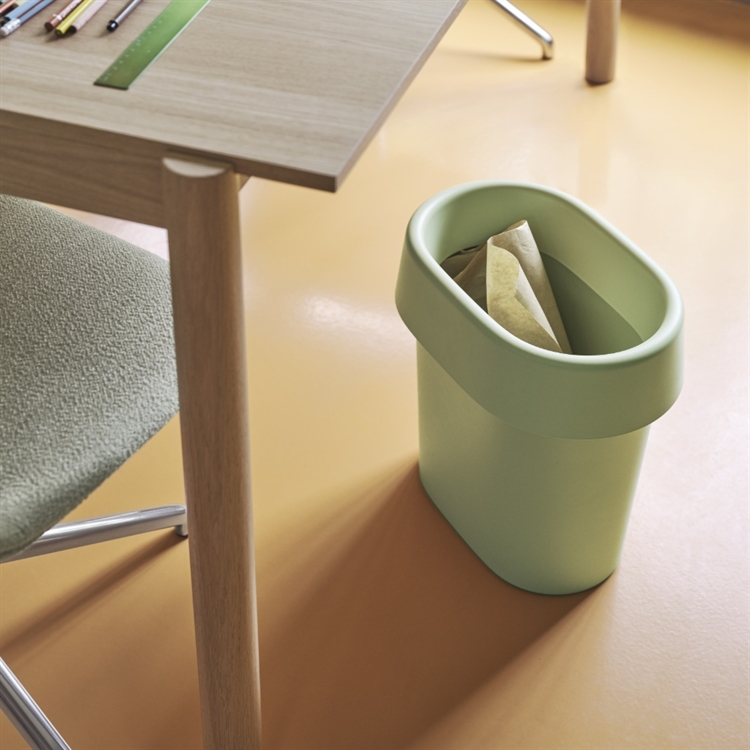 Muuto Reduce Skraldespand - Light Green set i kontor