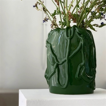 Raawii x Michael Kvium Jam Vase - Juniper set med blomster i