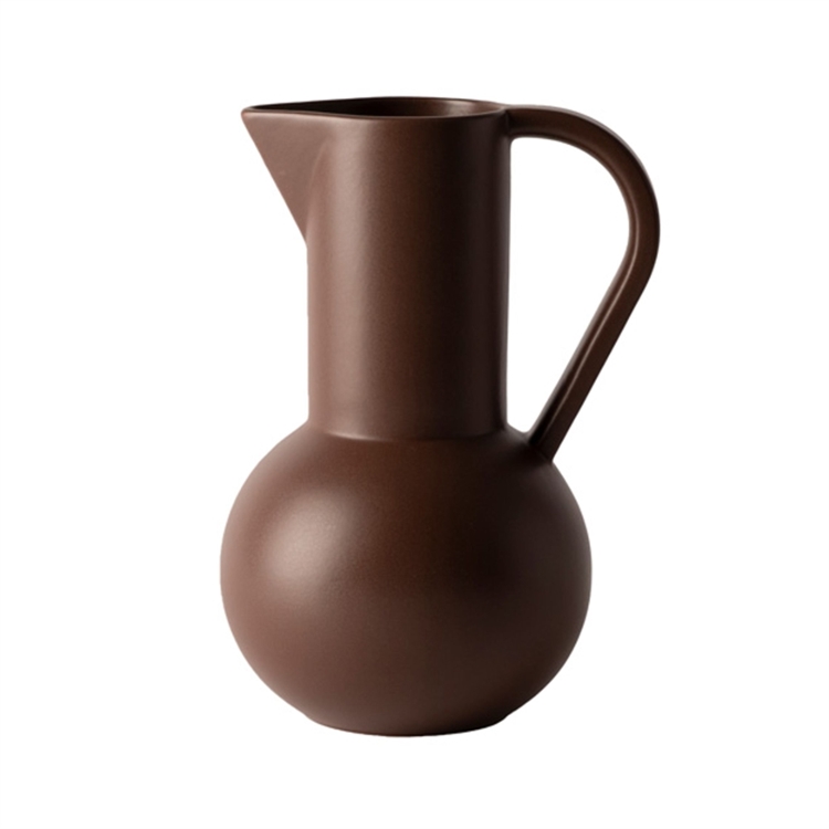 Raawii Strøm Jug Large - Chocolate