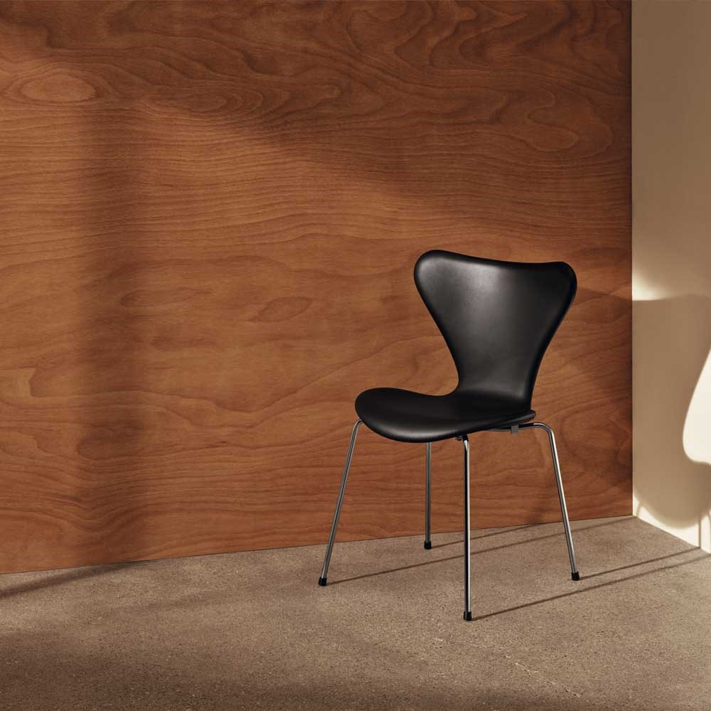 7 er stol med Polstring fra Fritz Hansen K b her